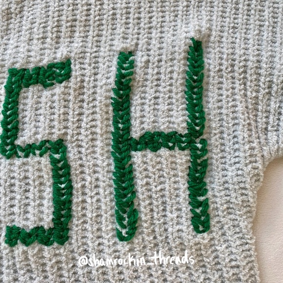 University of Notre Dame hand knit embroidered sweater - Picture 9 of 16